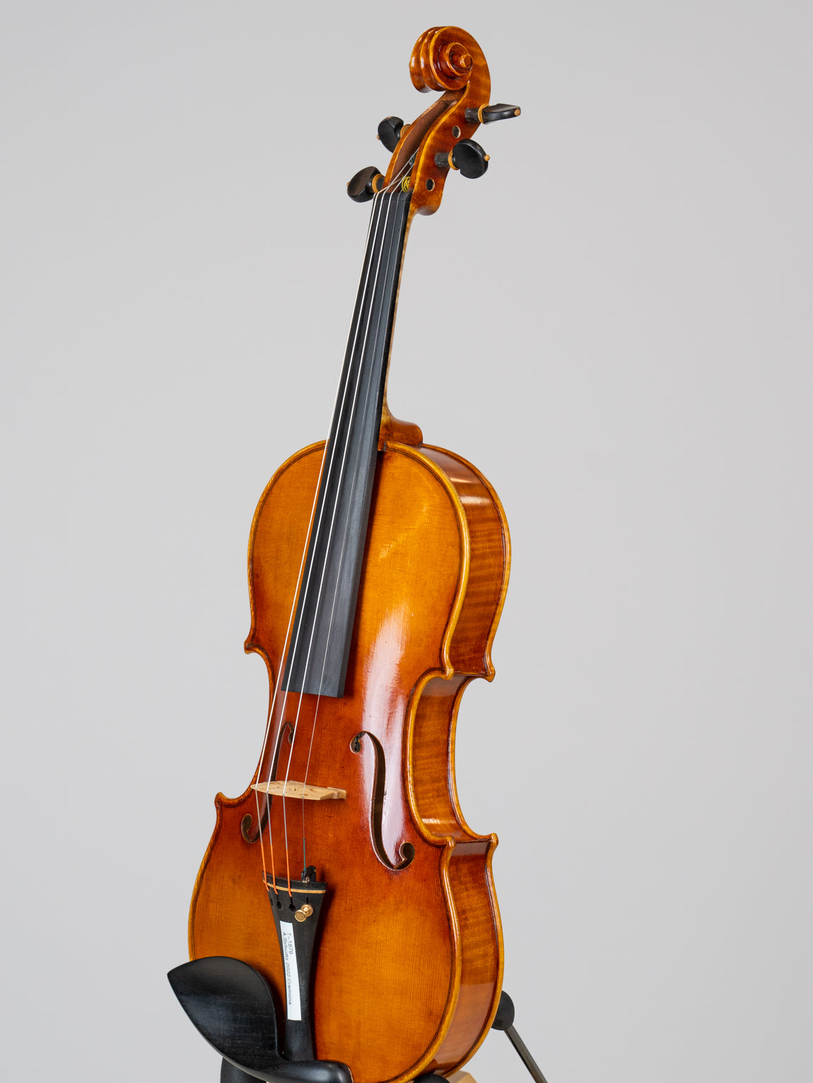 A Schudtz 2022 Cremona. IUEStrings Luthier Series (VN02)