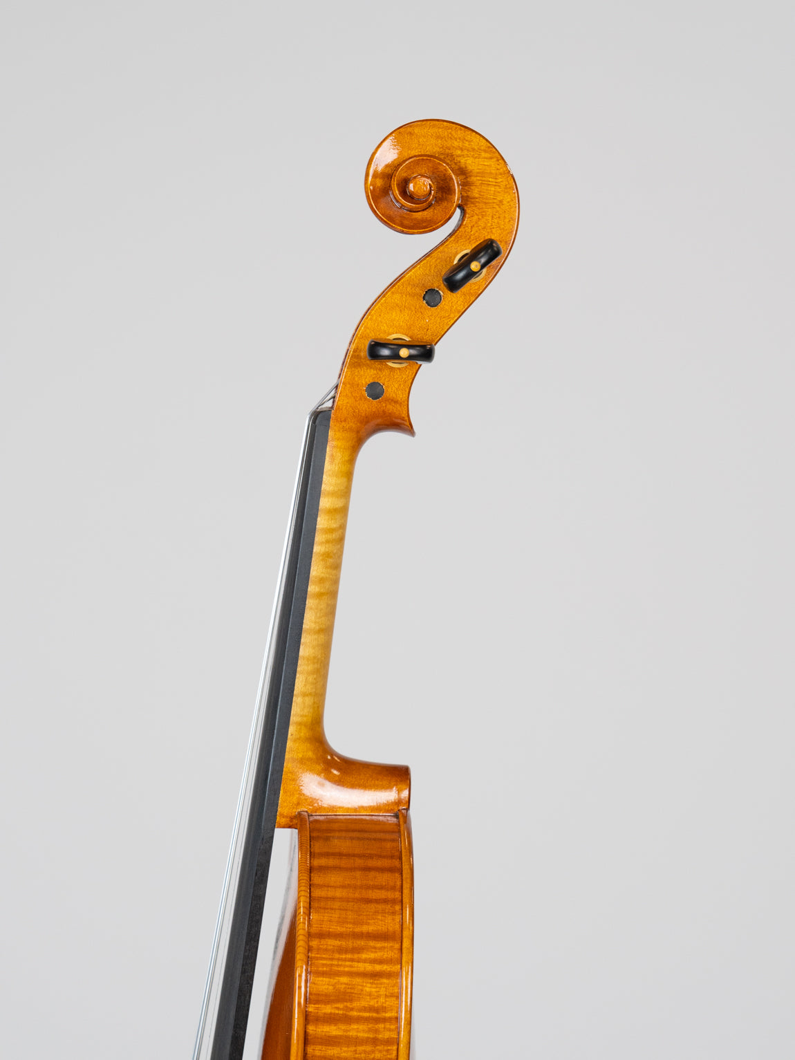Andrea Schudtz 2022 Cremona.  IUEStrings Luthier Series (VN09)