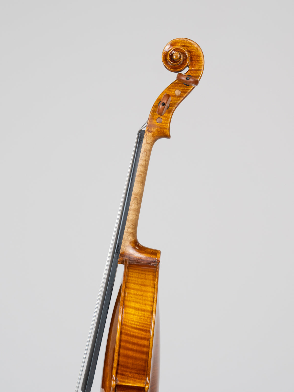 Sean Wang-Guarneri 1735-2022.  IUEStrings Luthier Series (VN18)